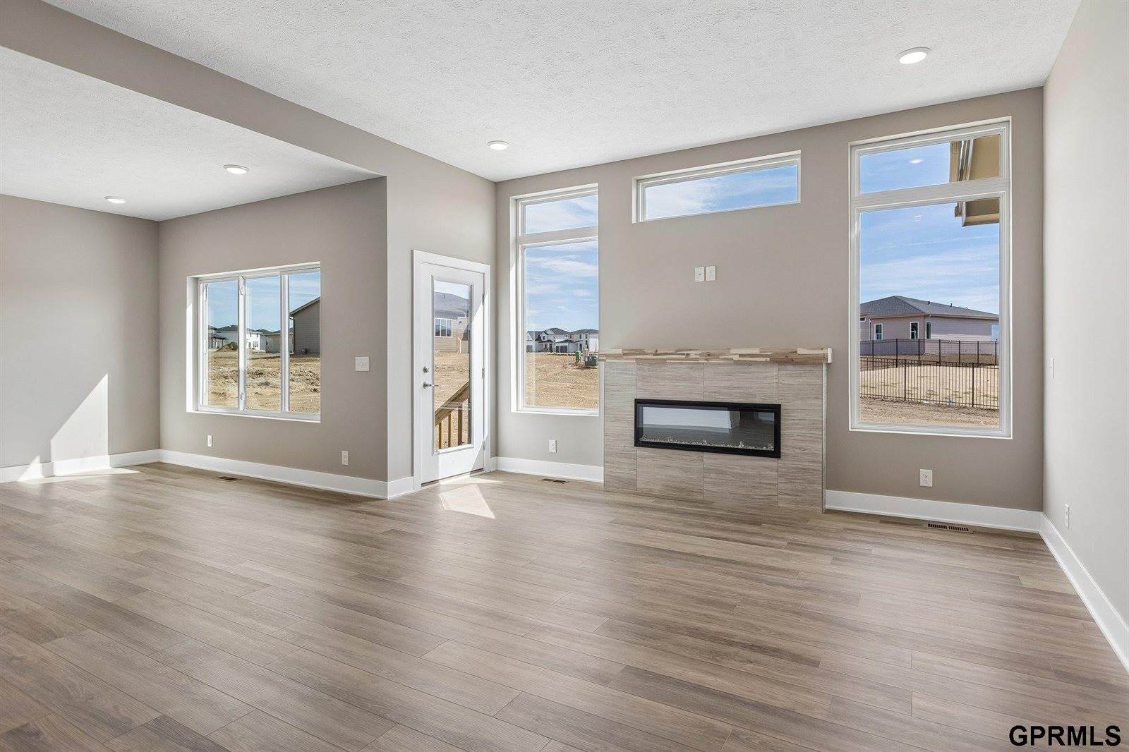 5707 Kestrel Parkway, Elkhorn, NE 68022