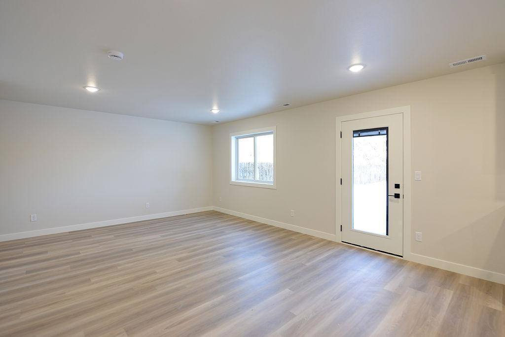 323 3rd Street, Mapleton, ND 58059