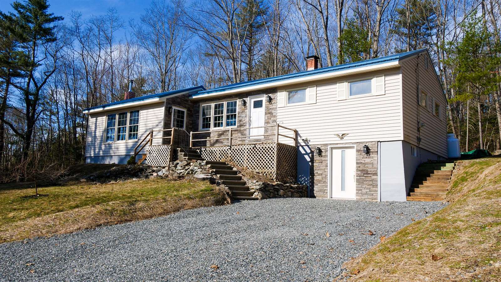 16 Gardner rd, Orono, ME 04473