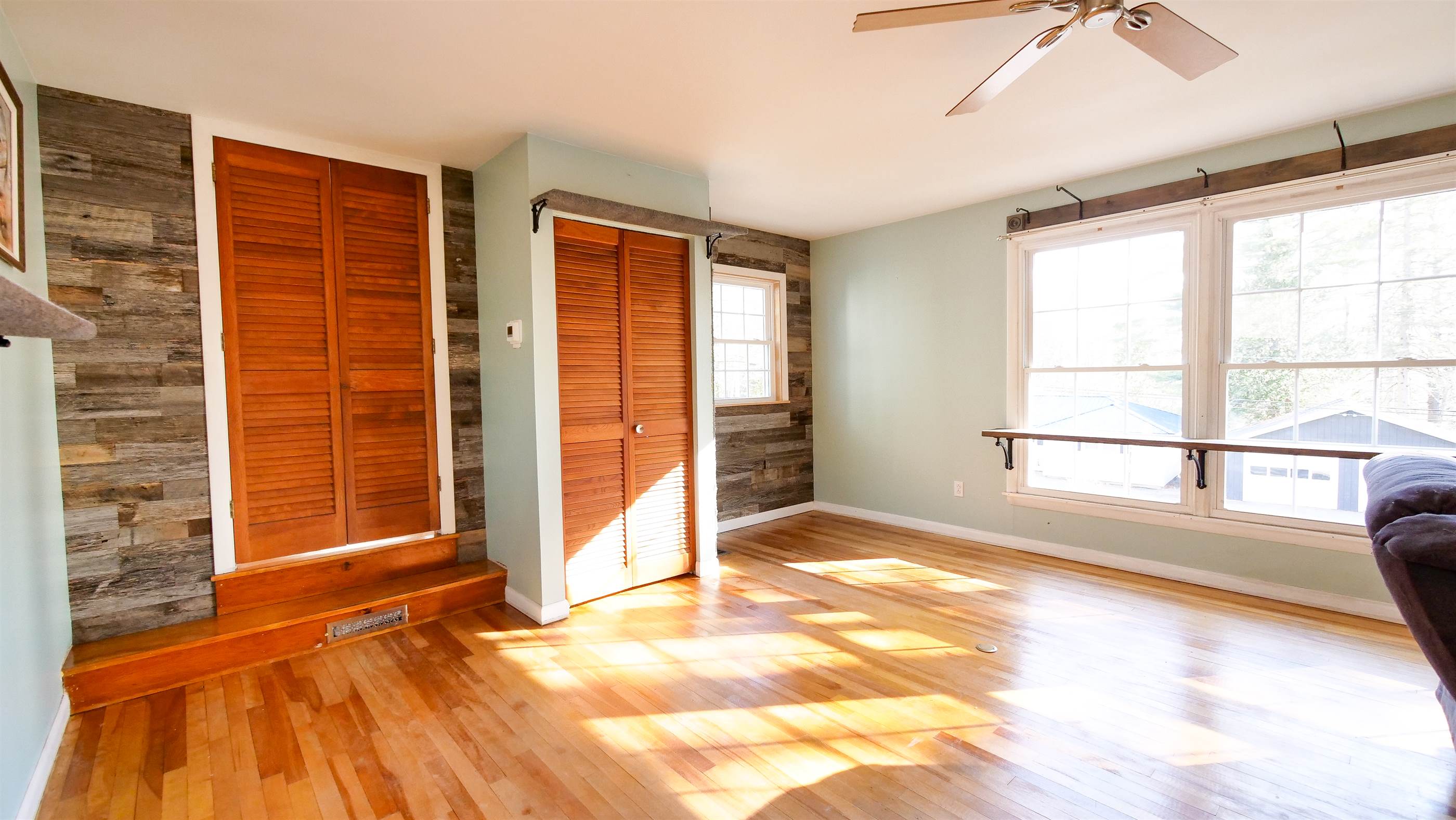 16 Gardner rd, Orono, ME 04473