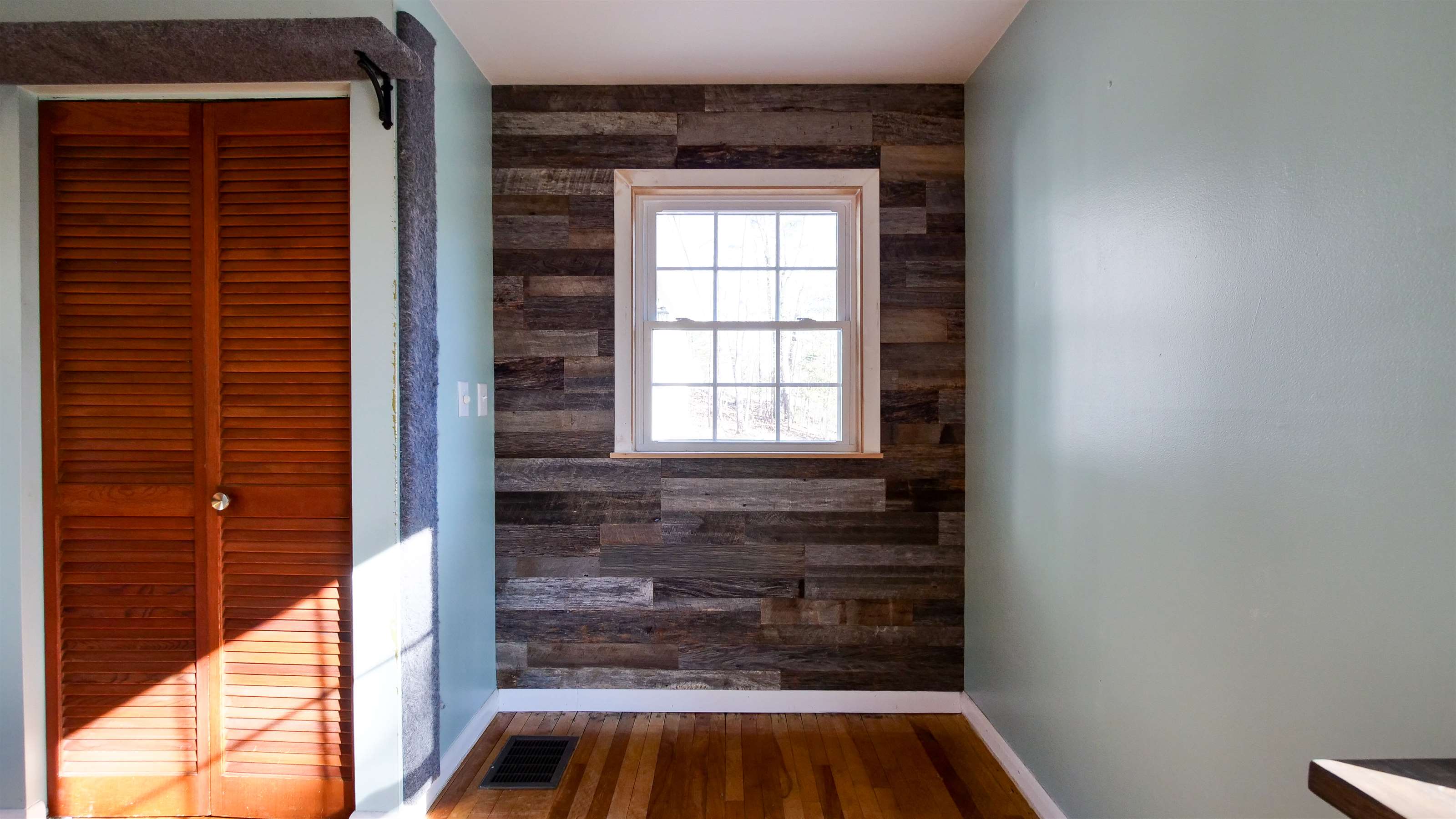 16 Gardner rd, Orono, ME 04473