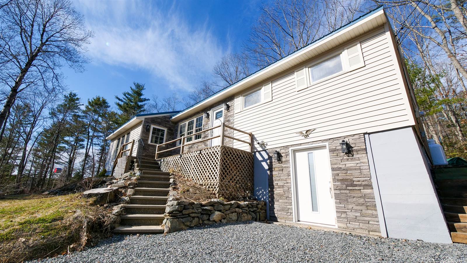 16 Gardner rd, Orono, ME 04473
