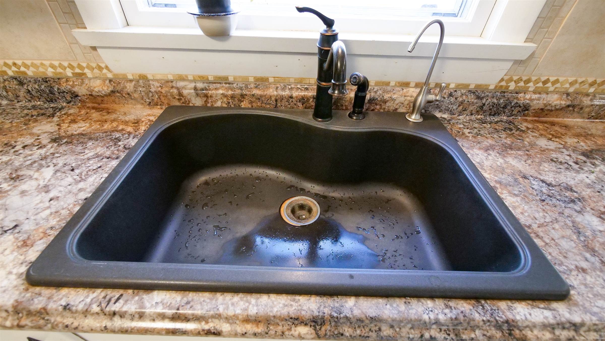 16 Gardner rd, Orono, ME 04473