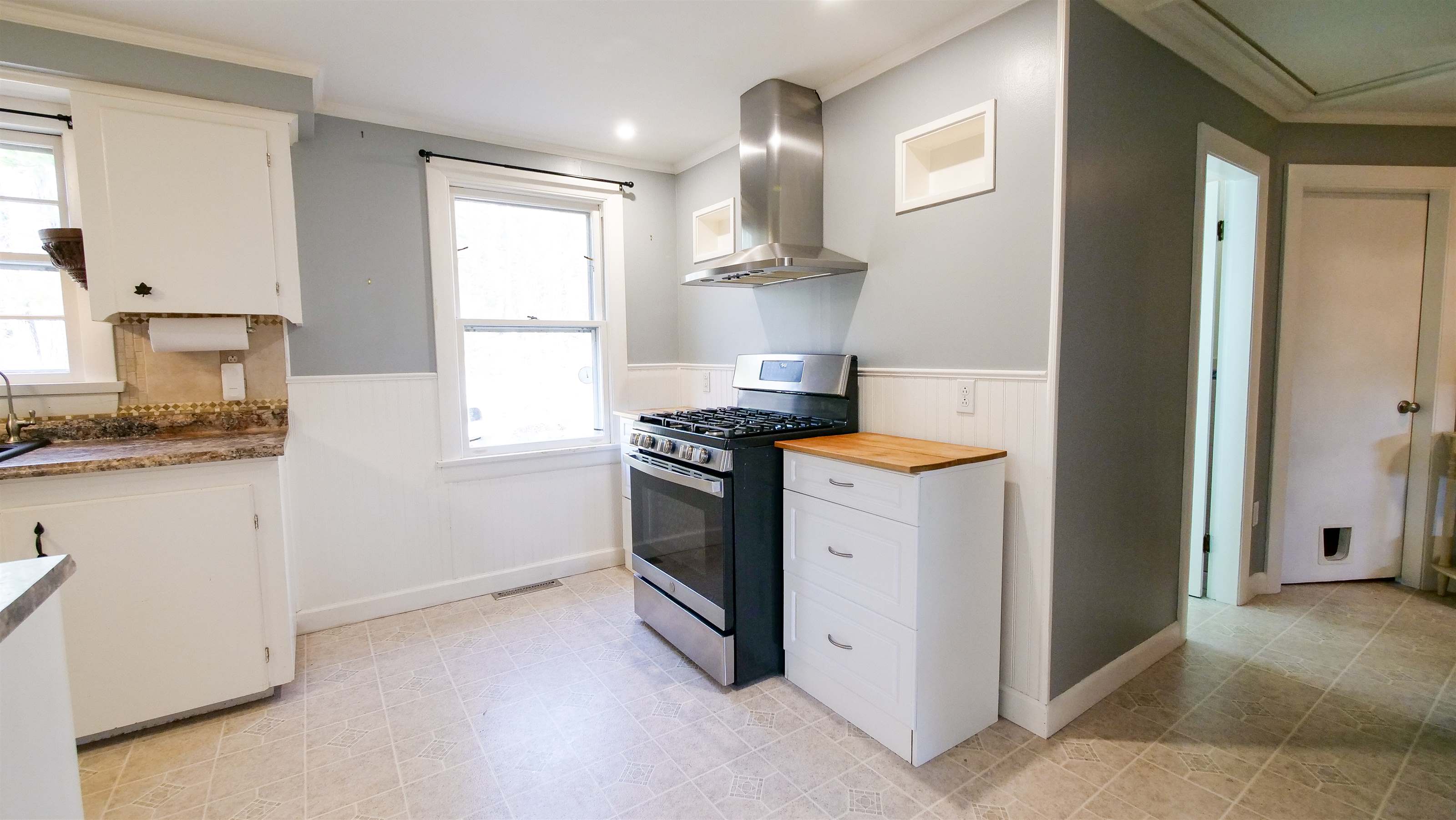 16 Gardner rd, Orono, ME 04473