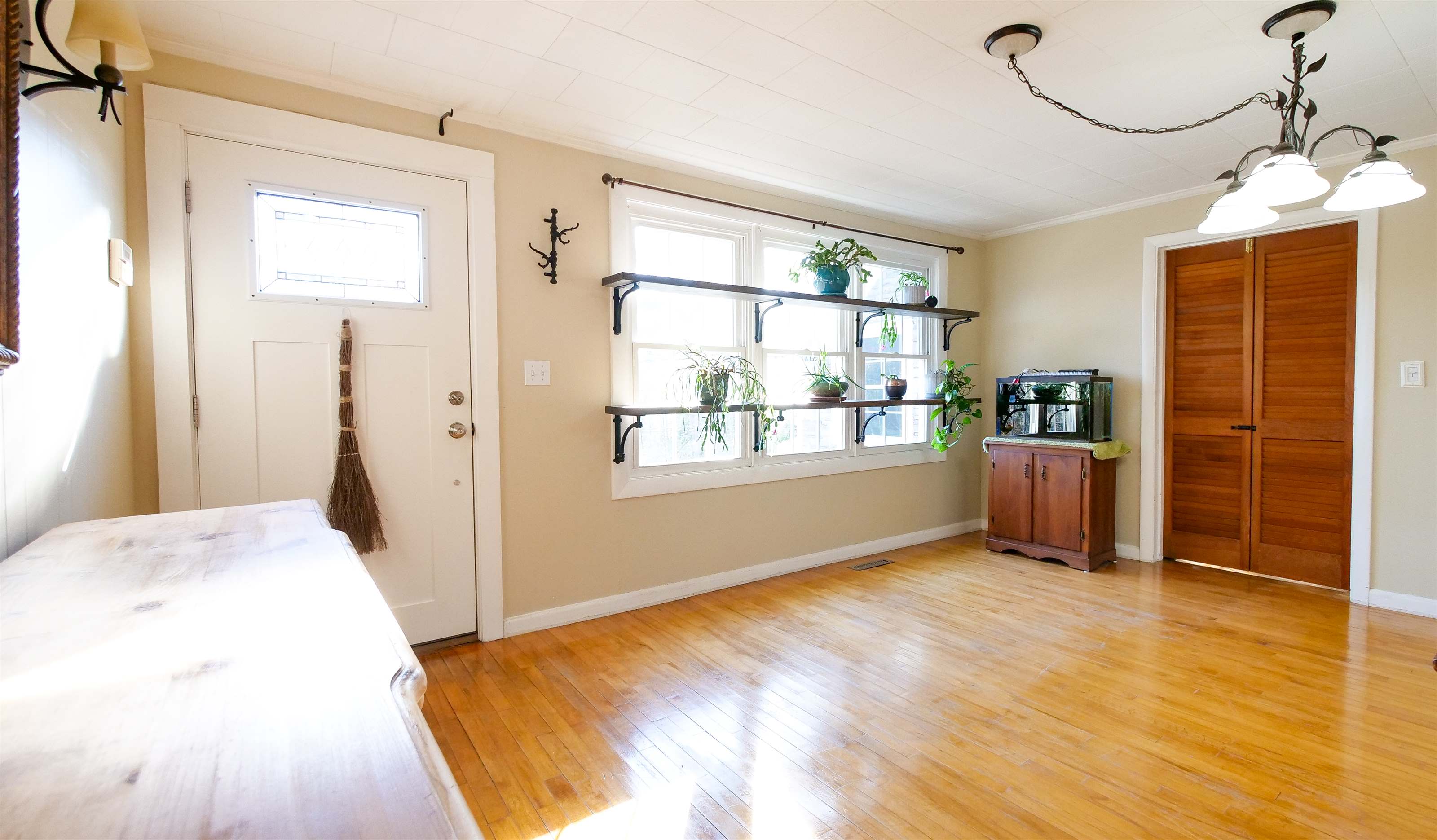 16 Gardner rd, Orono, ME 04473