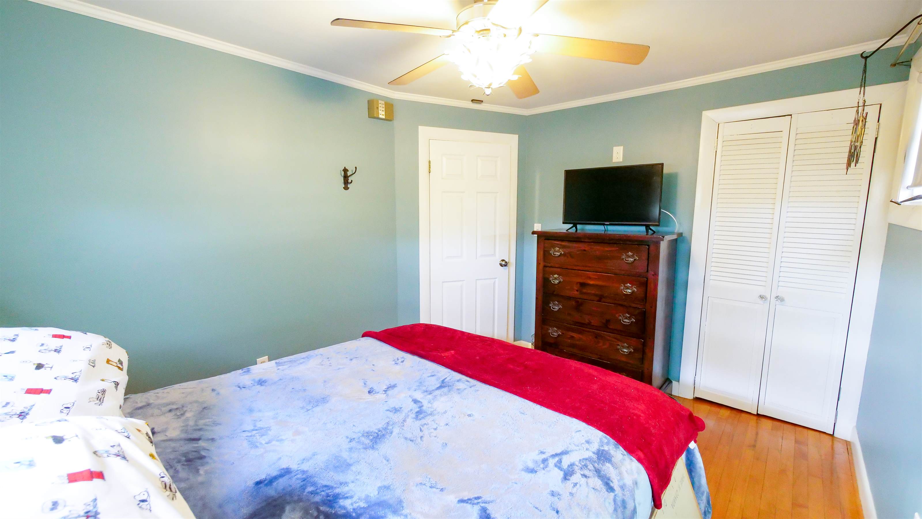 16 Gardner rd, Orono, ME 04473