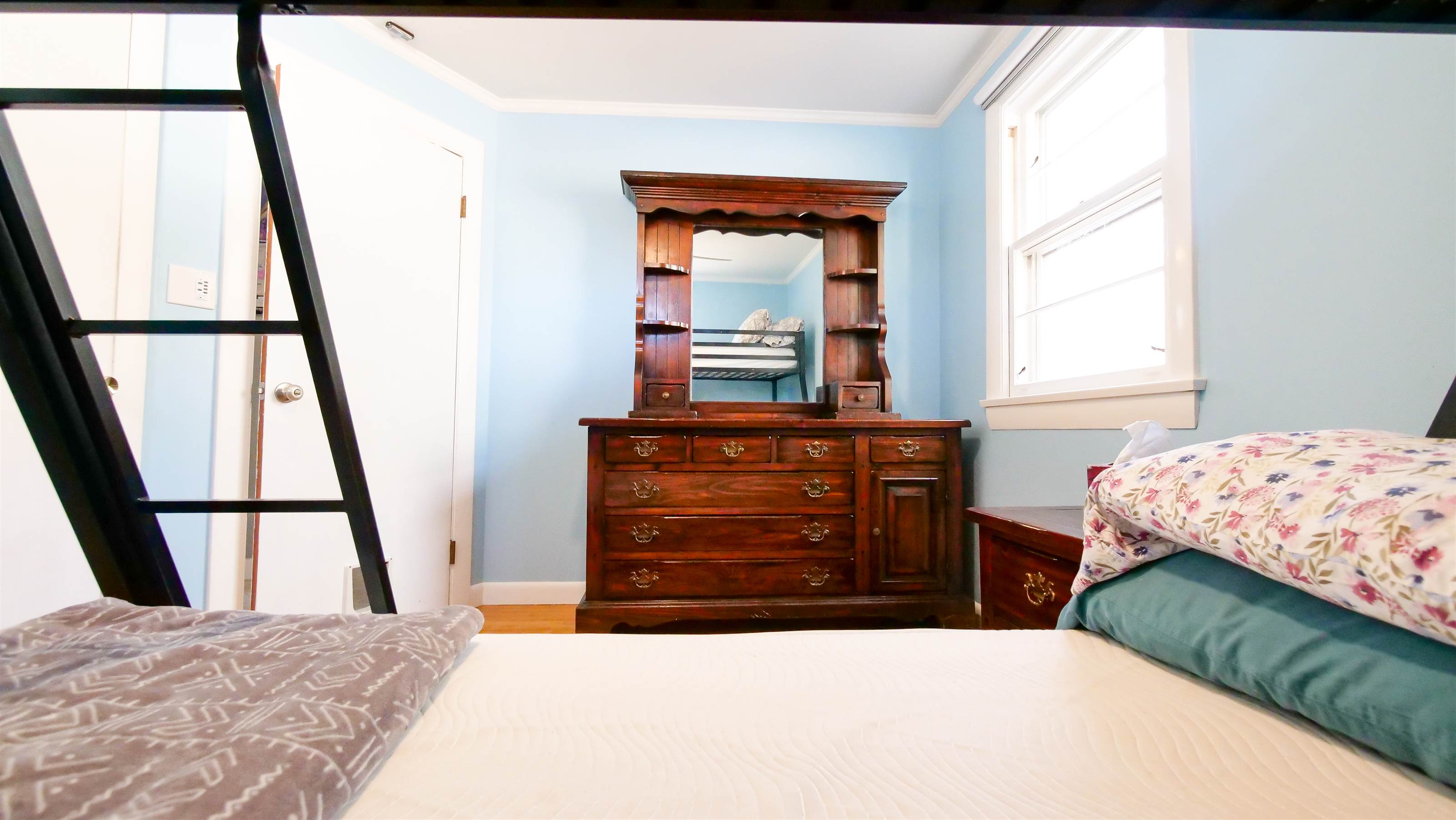 16 Gardner rd, Orono, ME 04473