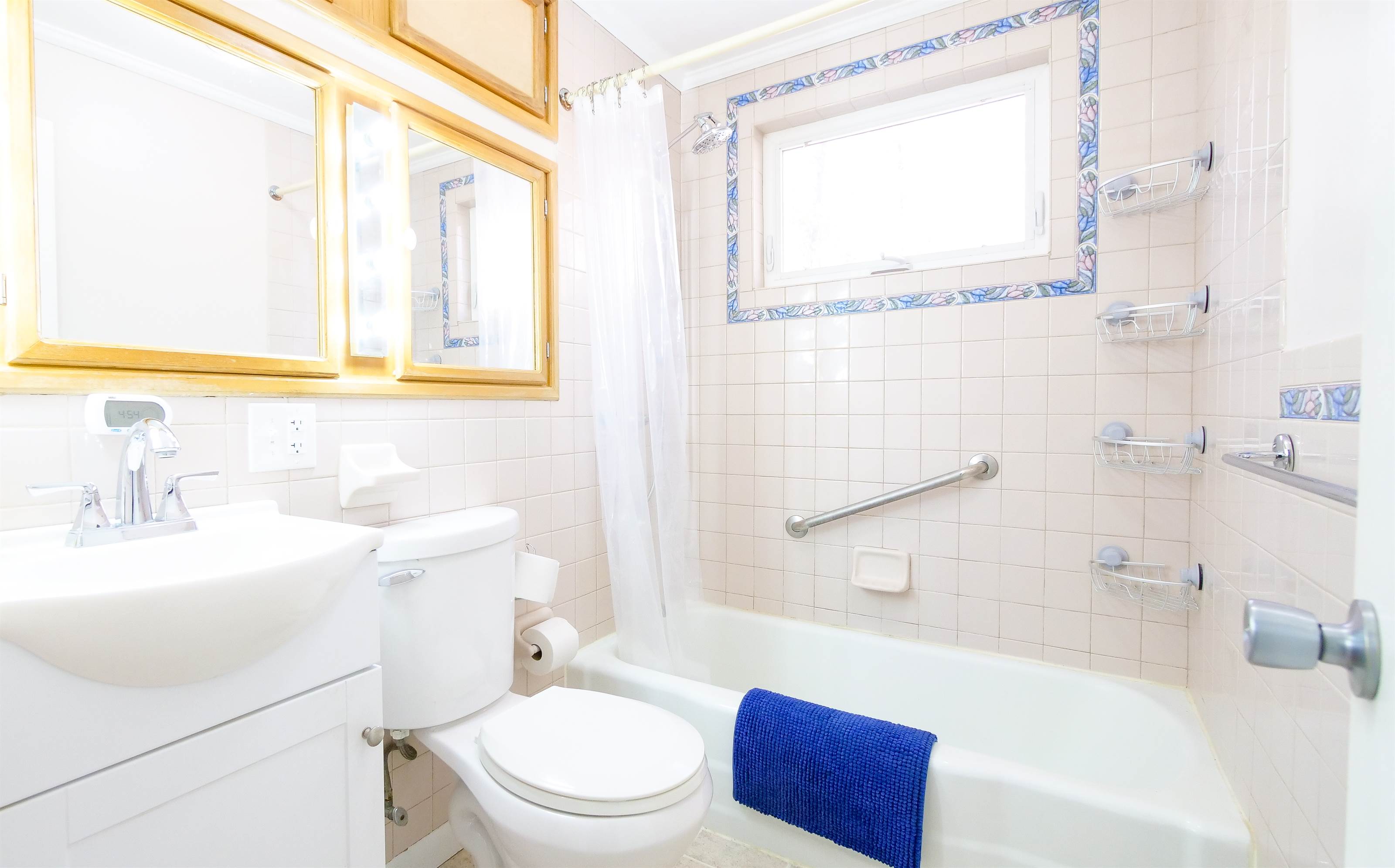 16 Gardner rd, Orono, ME 04473