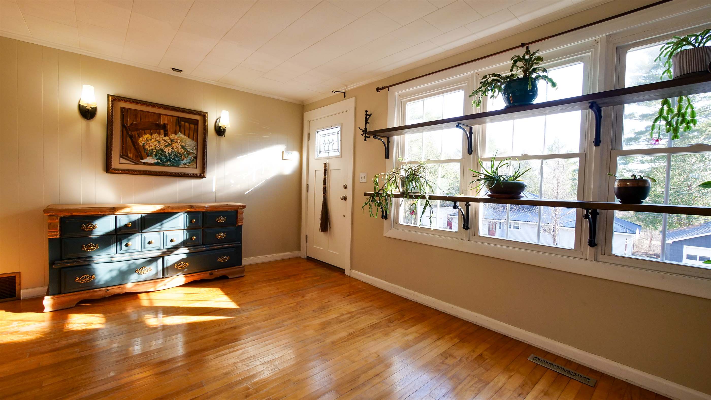 16 Gardner rd, Orono, ME 04473