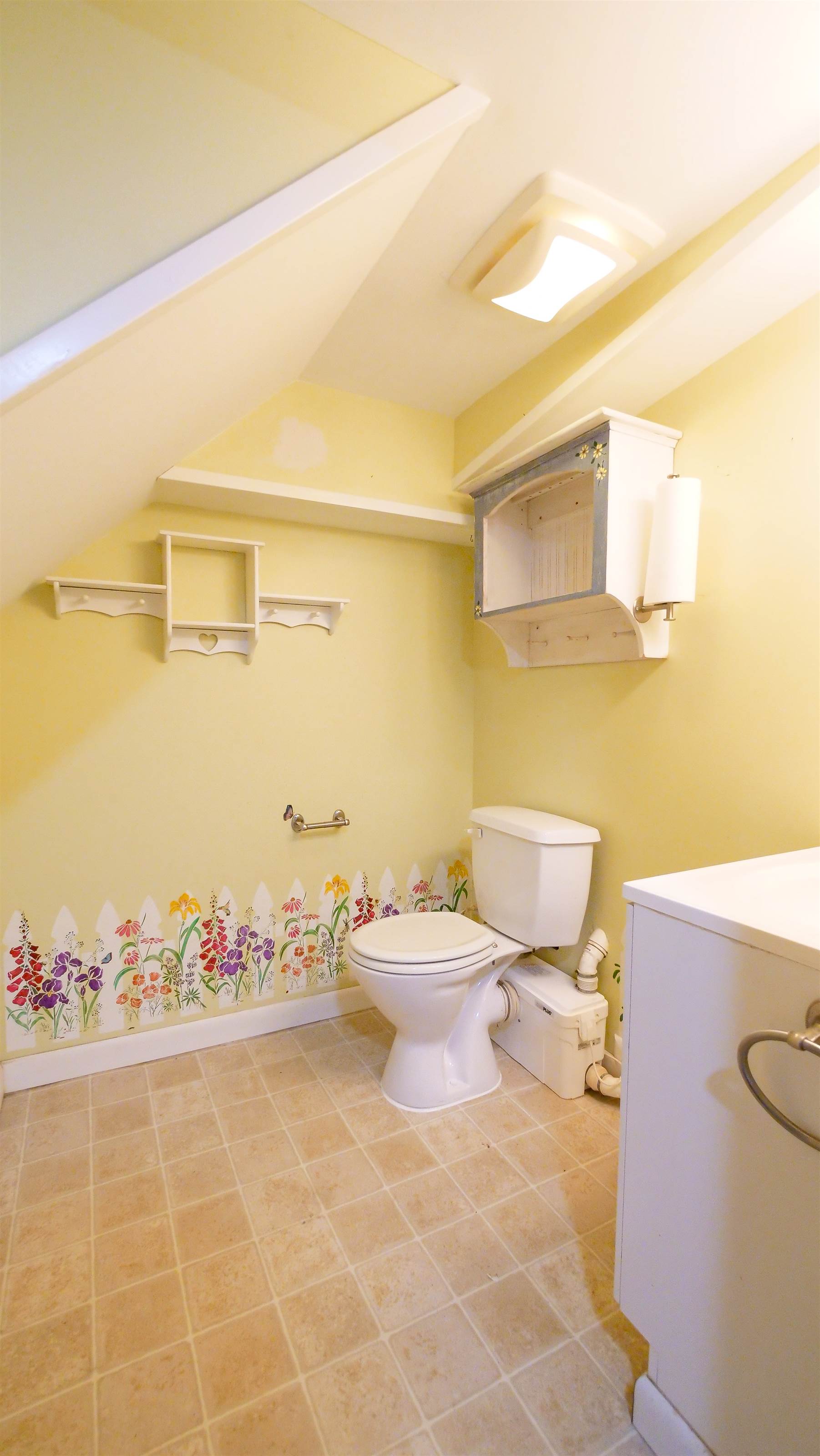 16 Gardner rd, Orono, ME 04473