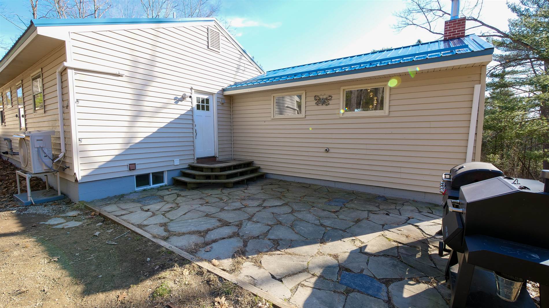 16 Gardner rd, Orono, ME 04473