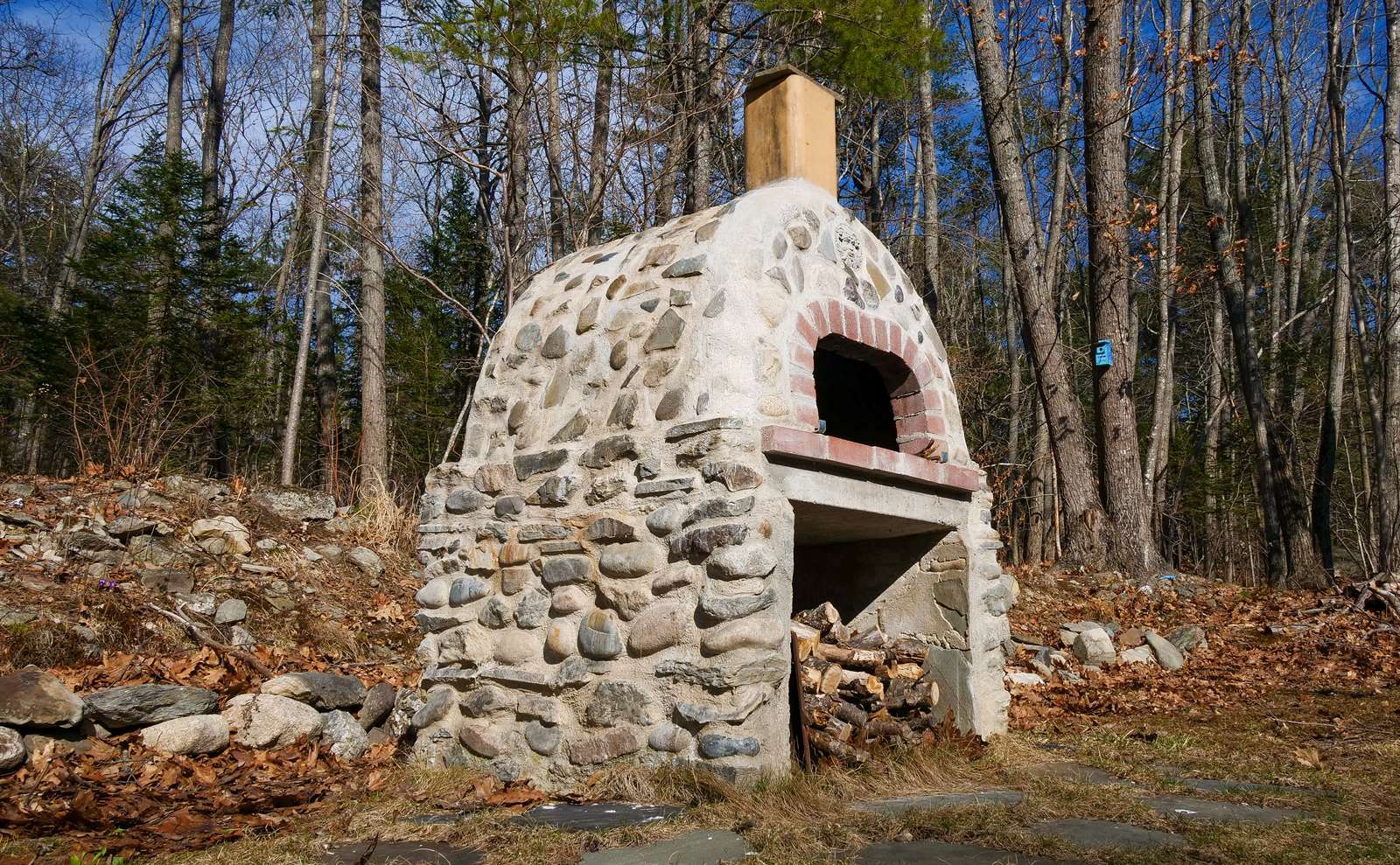 16 Gardner rd, Orono, ME 04473