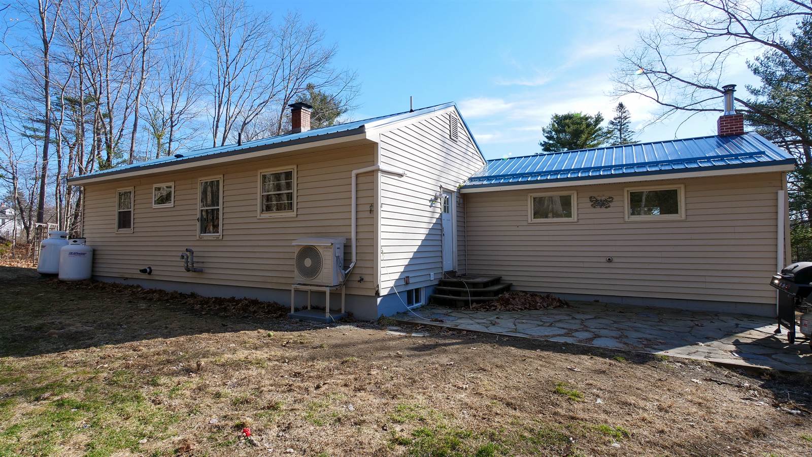 16 Gardner rd, Orono, ME 04473