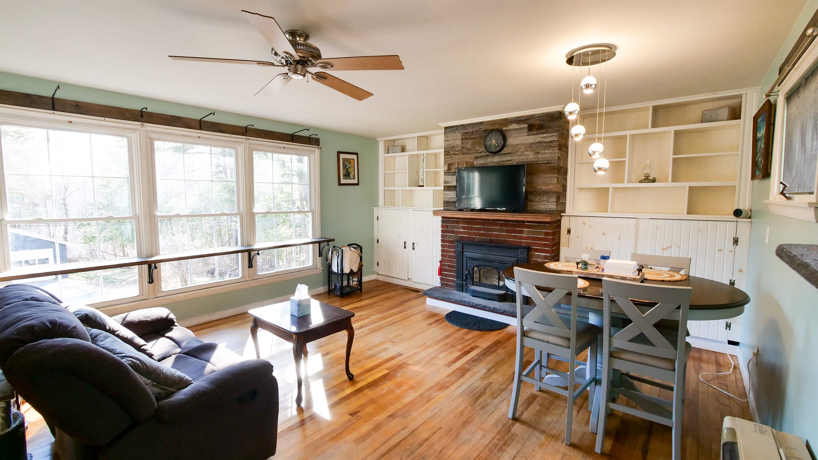 16 Gardner rd, Orono, ME 04473