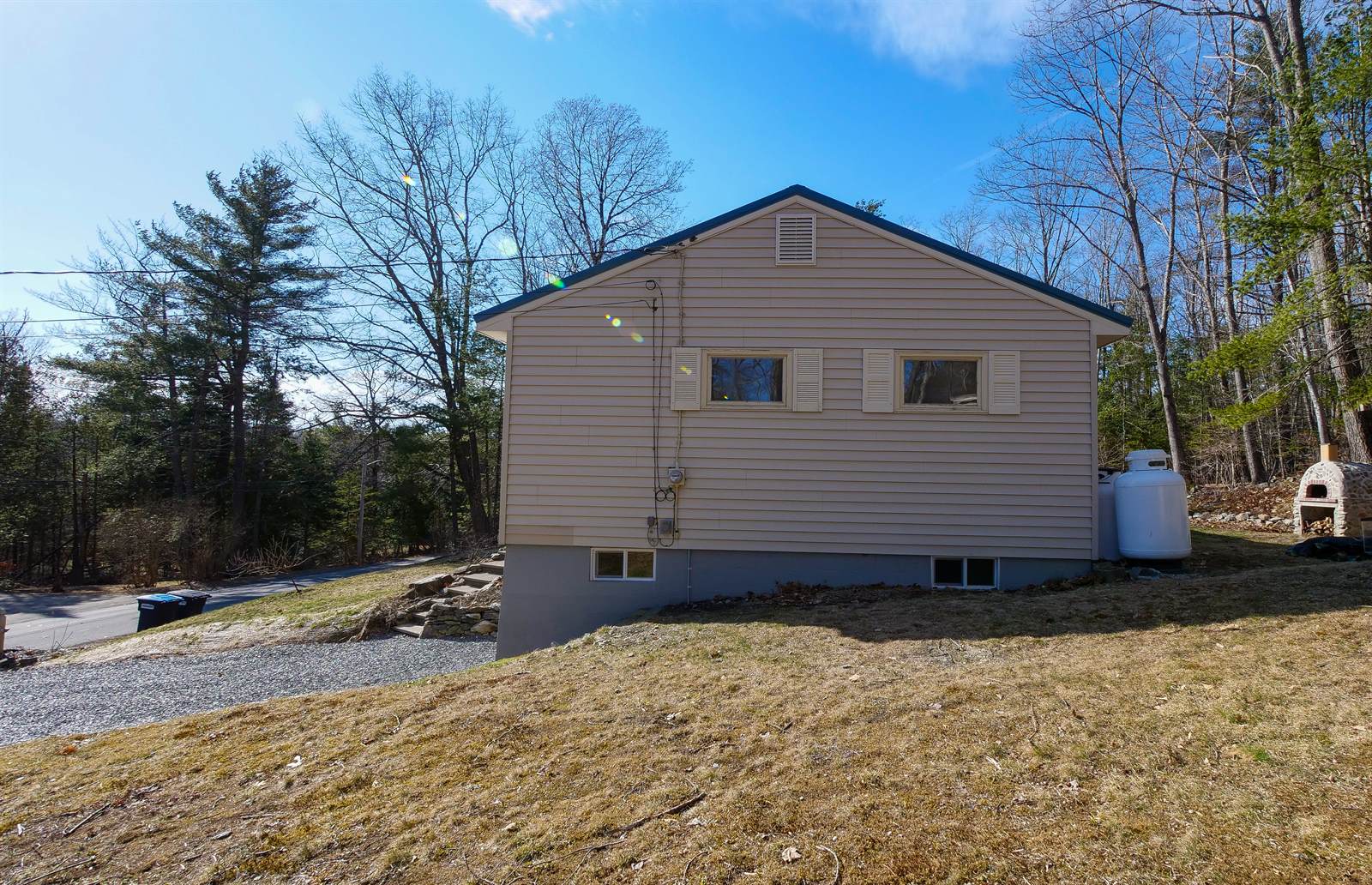 16 Gardner rd, Orono, ME 04473
