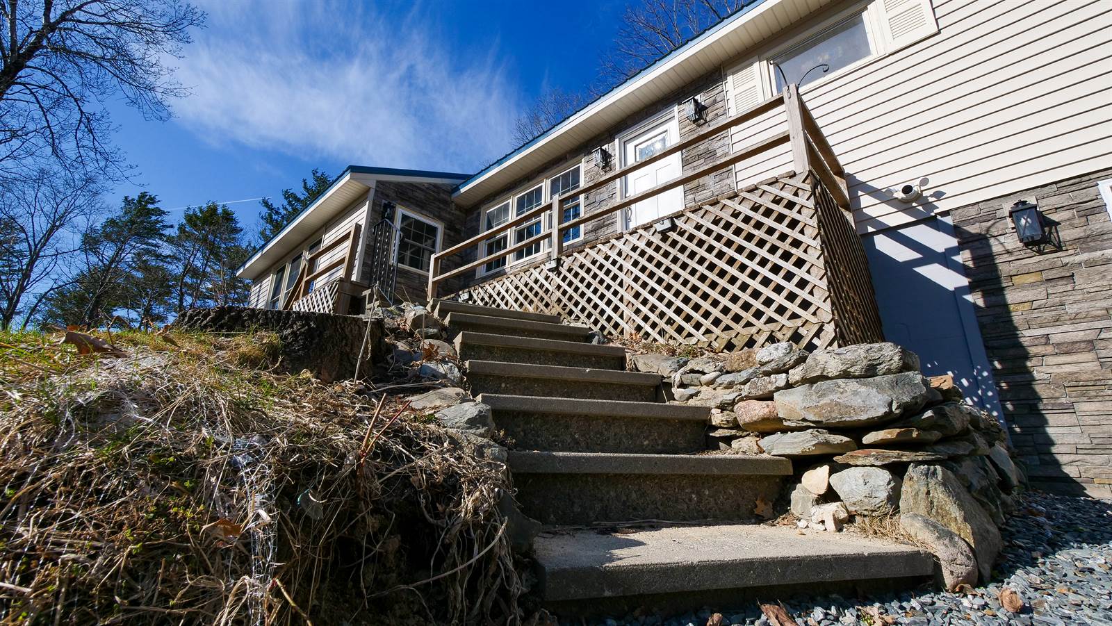 16 Gardner rd, Orono, ME 04473