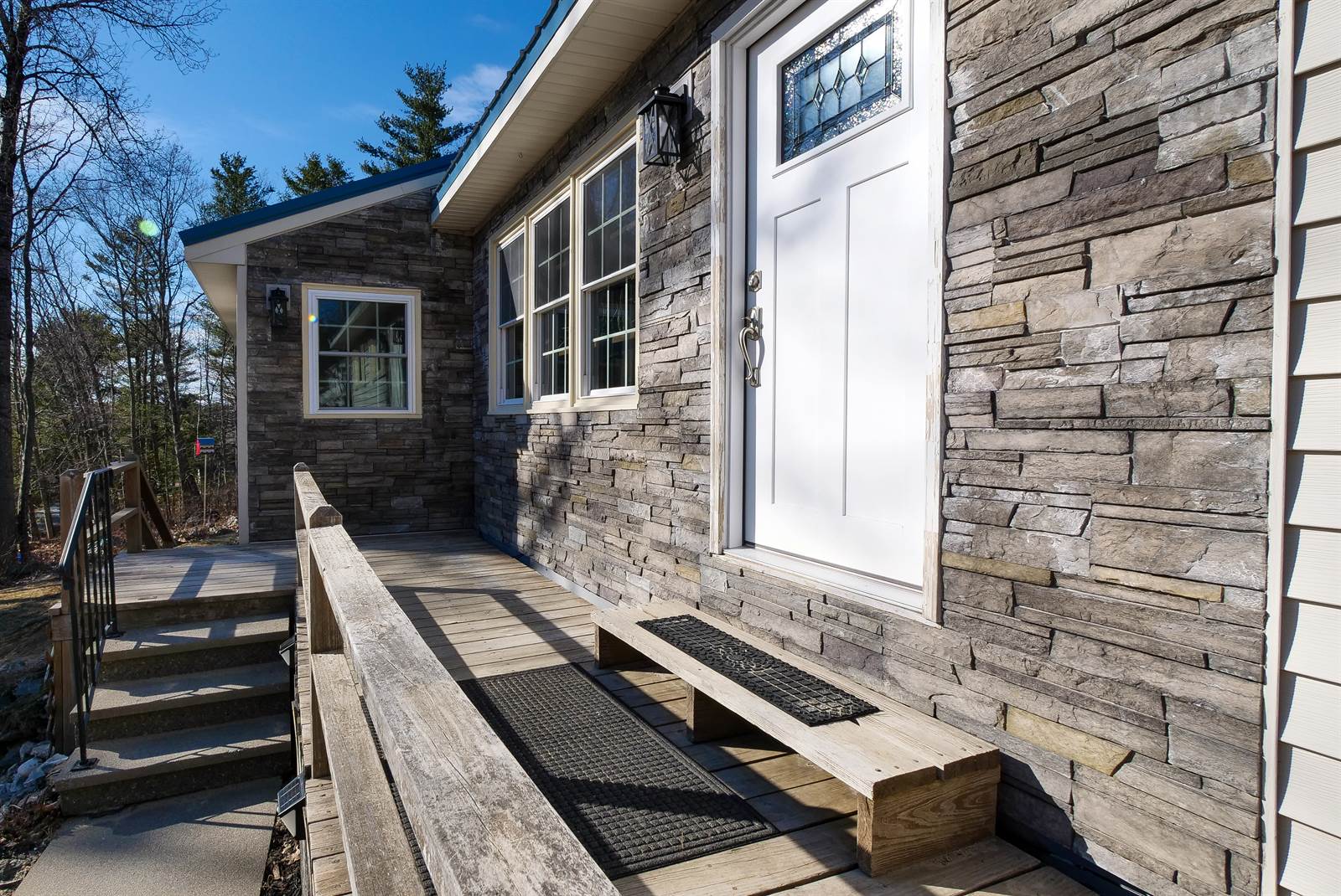 16 Gardner rd, Orono, ME 04473