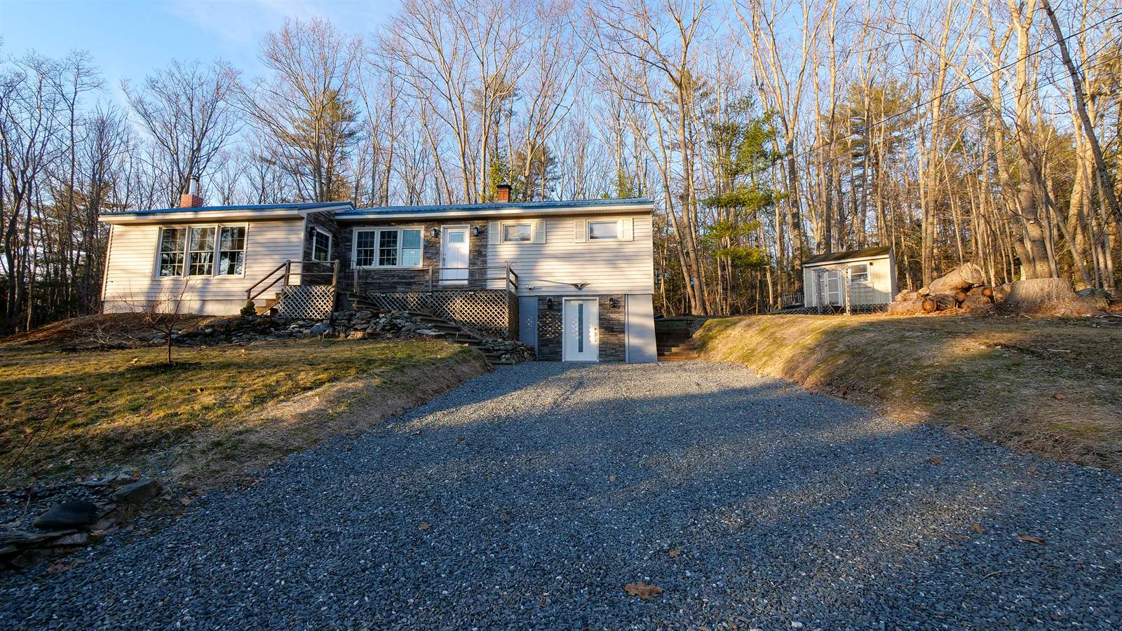 16 Gardner rd, Orono, ME 04473
