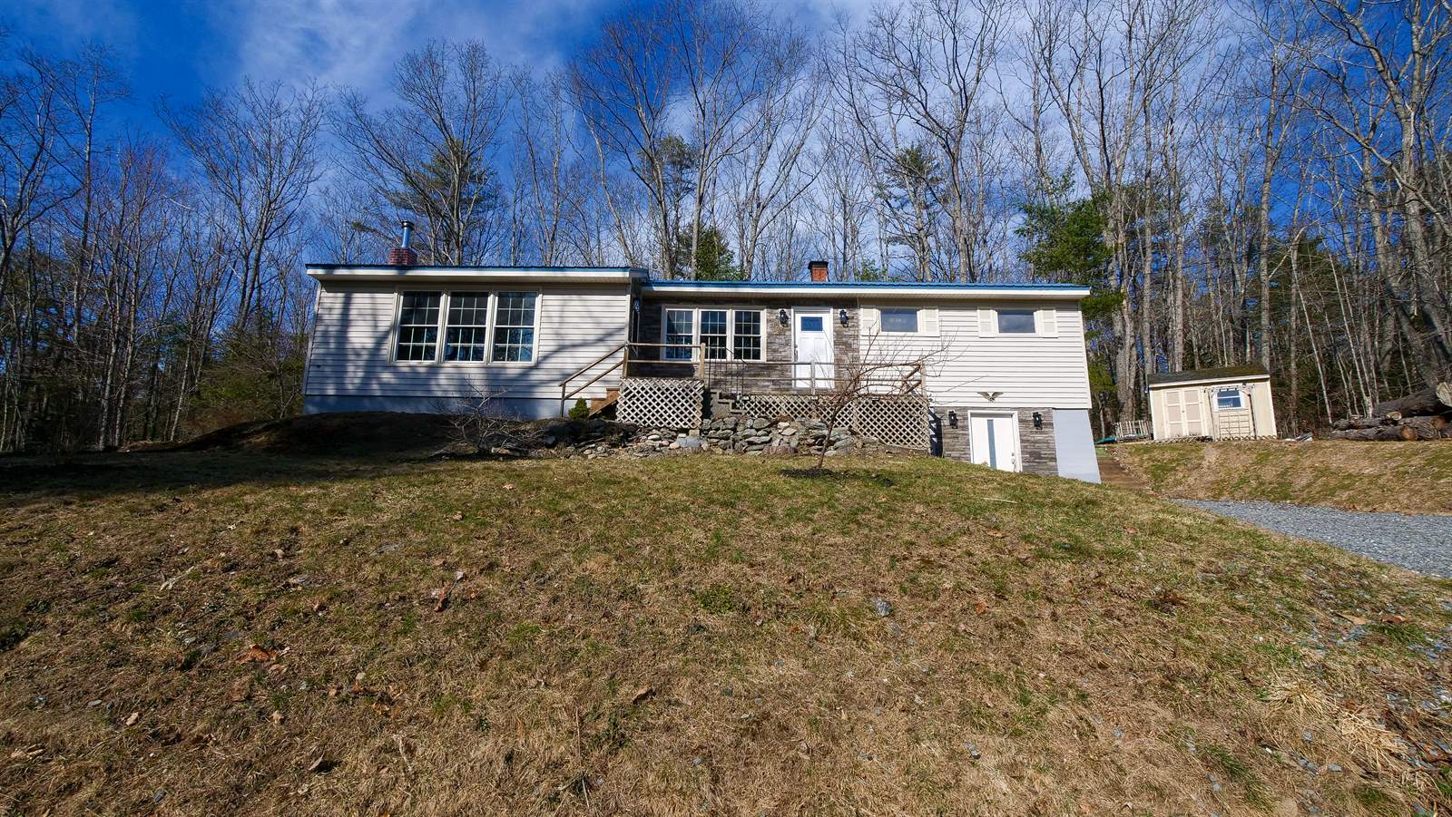 16 Gardner rd, Orono, ME 04473