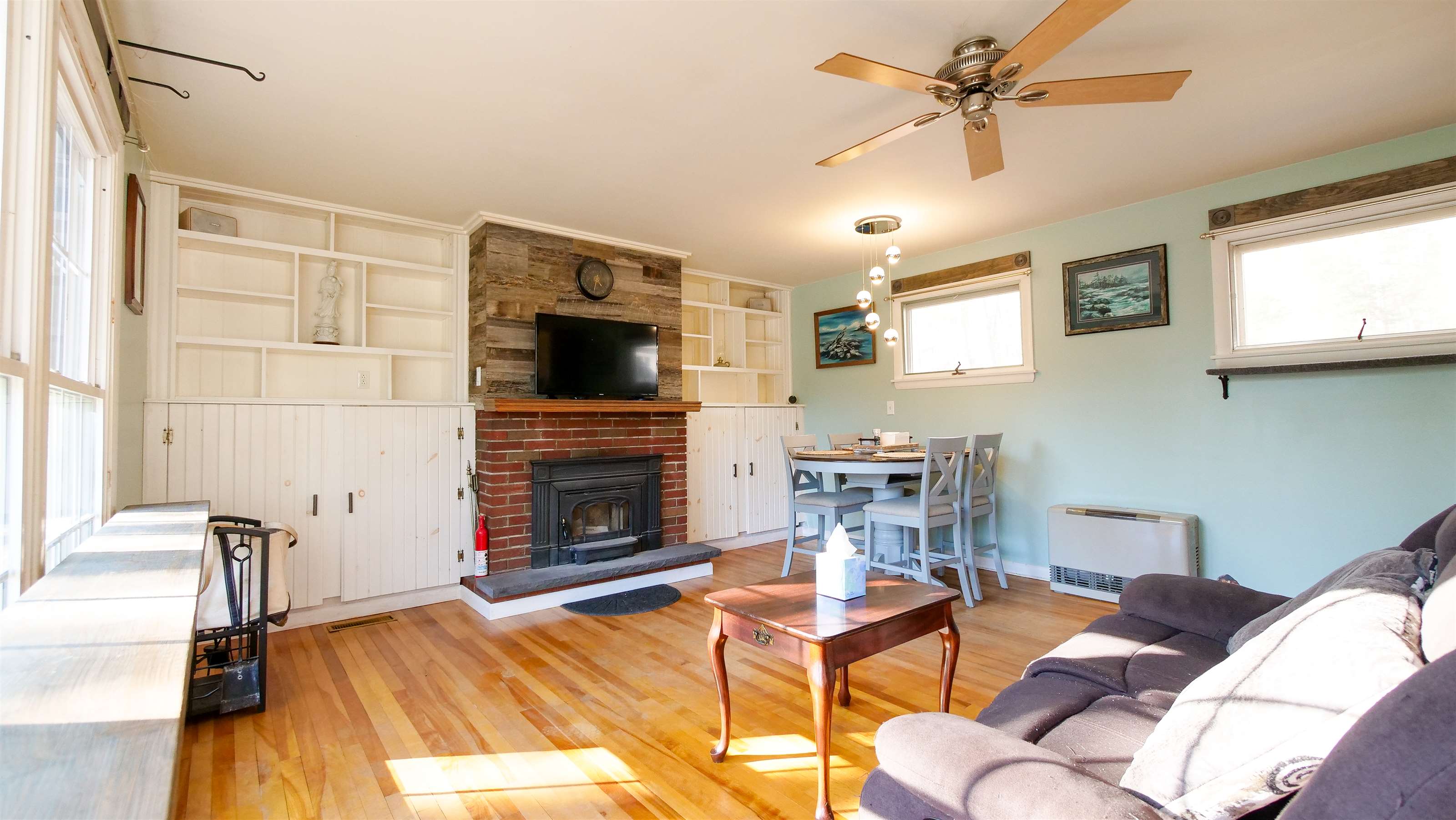 16 Gardner rd, Orono, ME 04473