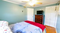 16 Gardner rd, Orono, ME 04473