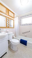 16 Gardner rd, Orono, ME 04473