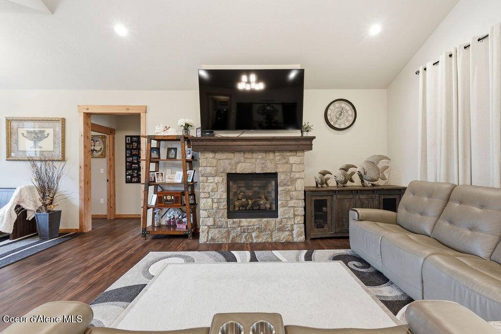 966 East Hurricane Dr, Hayden, ID 83835