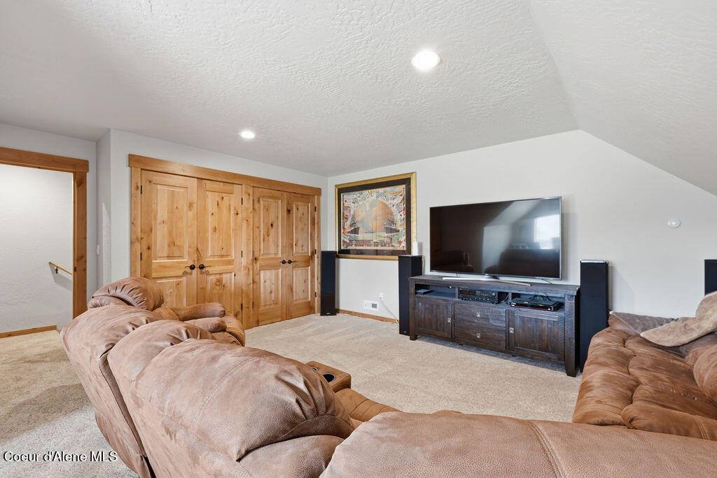 966 East Hurricane Dr, Hayden, ID 83835