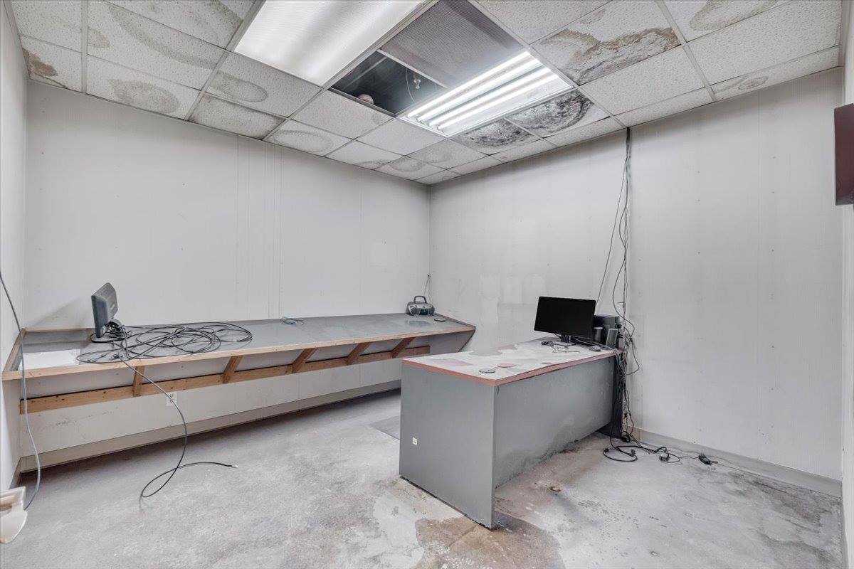 1609 West River Drive, Davenport, IA 52802