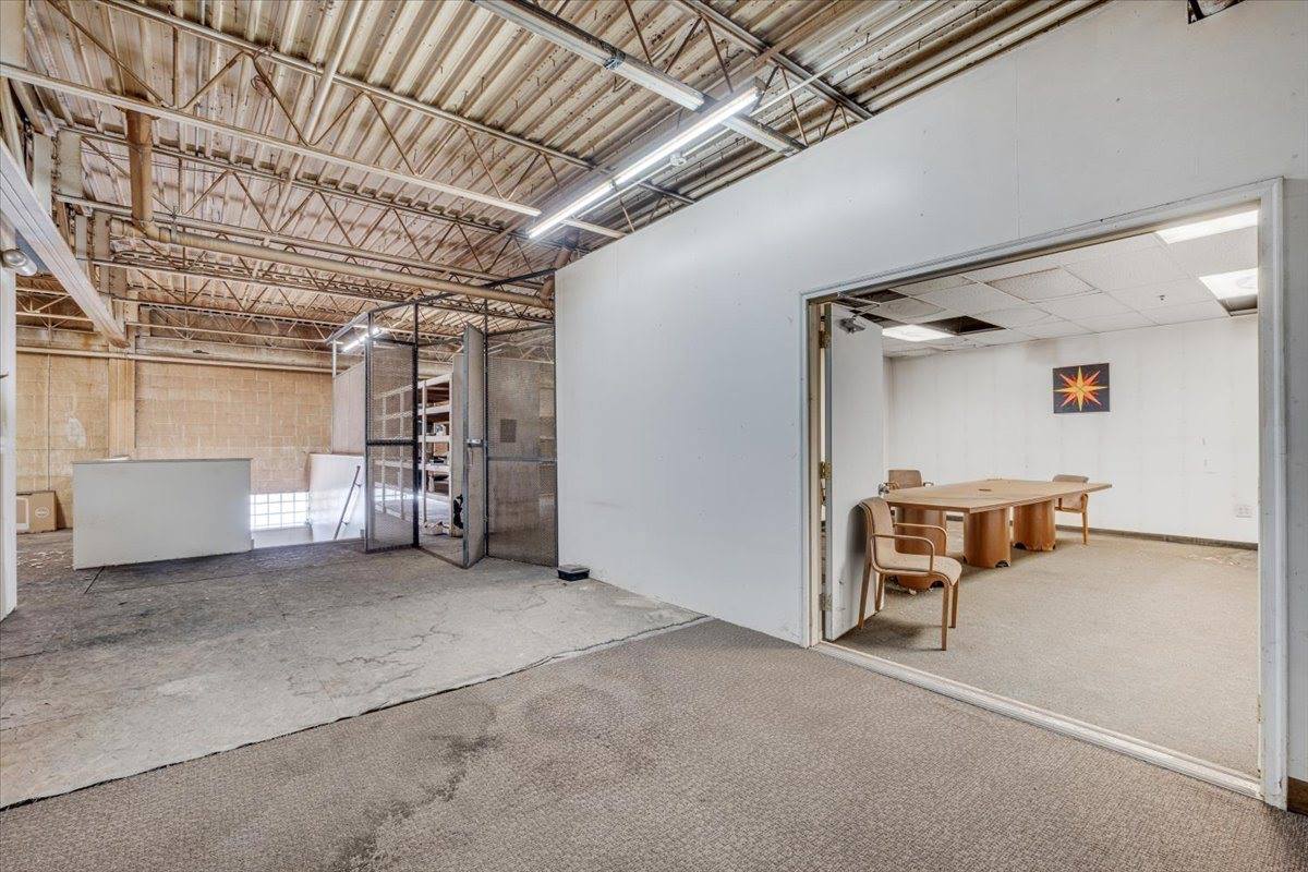 1609 West River Drive, Davenport, IA 52802