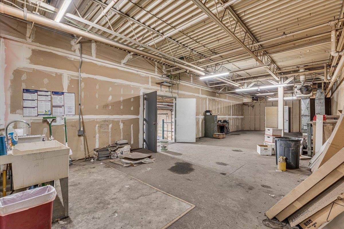 1609 West River Drive, Davenport, IA 52802