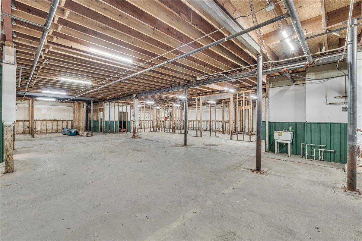 1609 West River Drive, Davenport, IA 52802