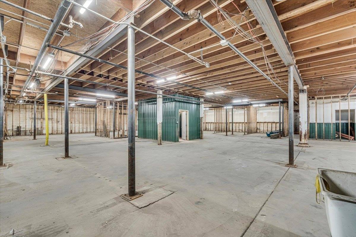 1609 West River Drive, Davenport, IA 52802