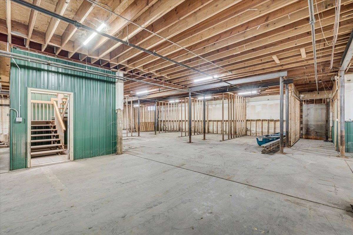 1609 West River Drive, Davenport, IA 52802