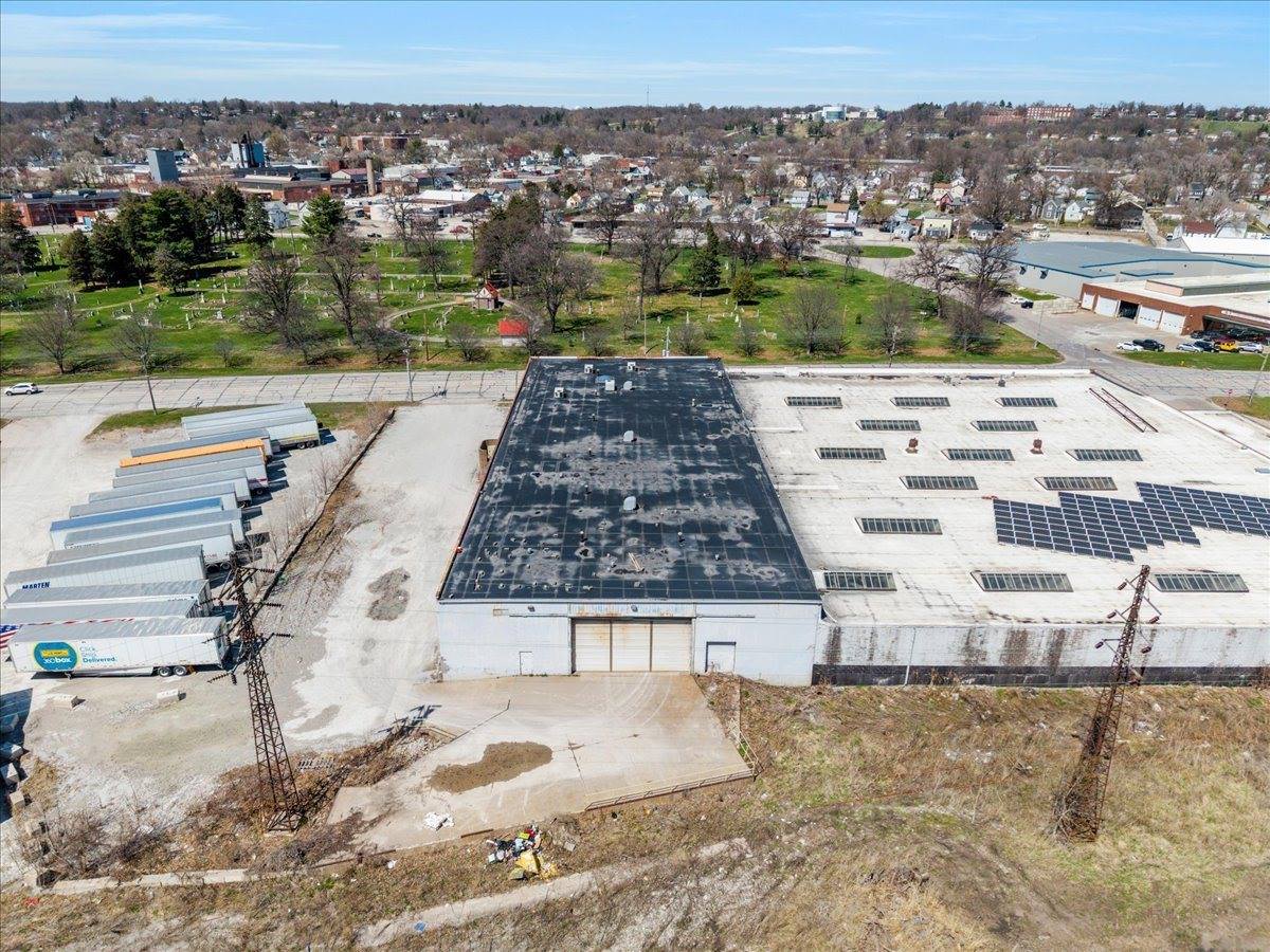 1609 West River Drive, Davenport, IA 52802