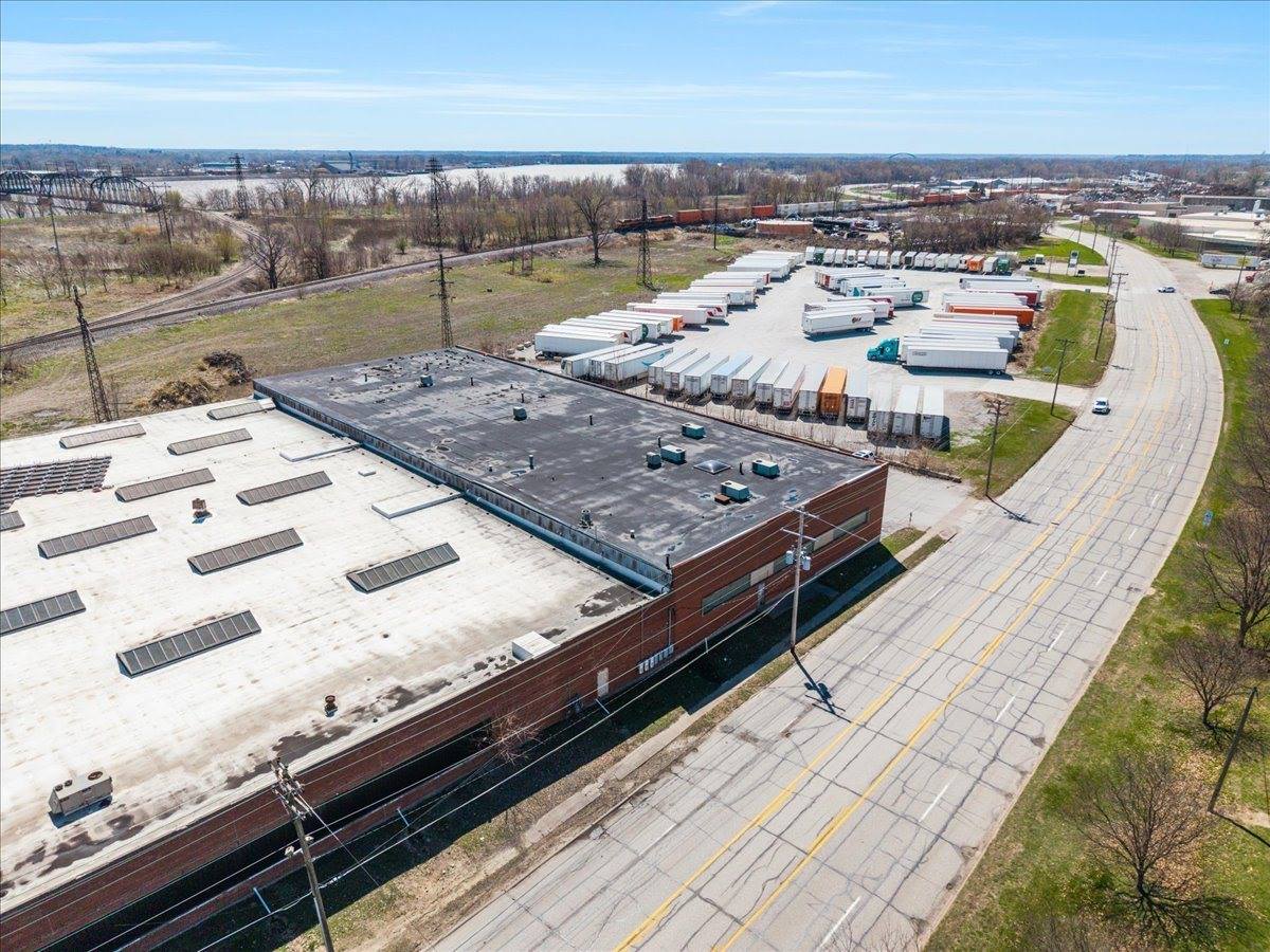 1609 West River Drive, Davenport, IA 52802