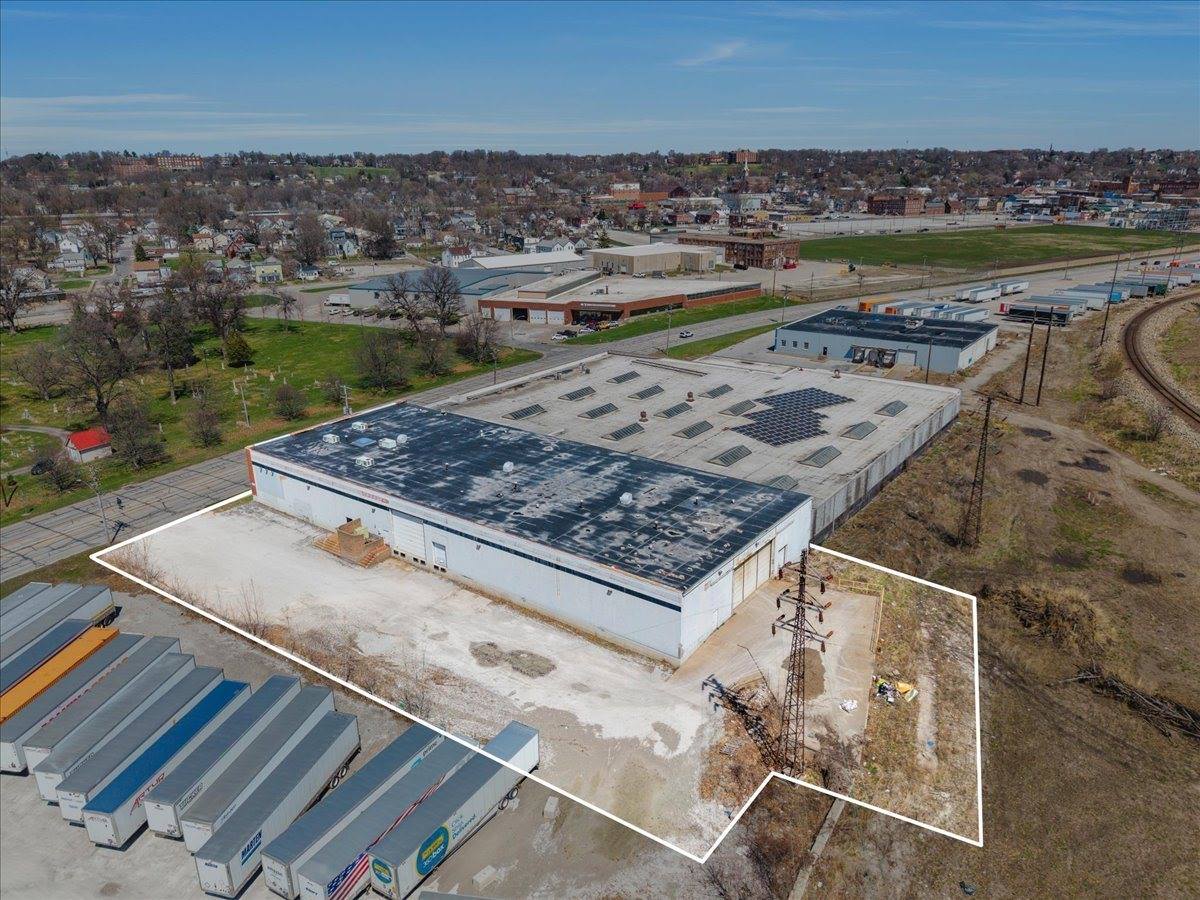 1609 West River Drive, Davenport, IA 52802