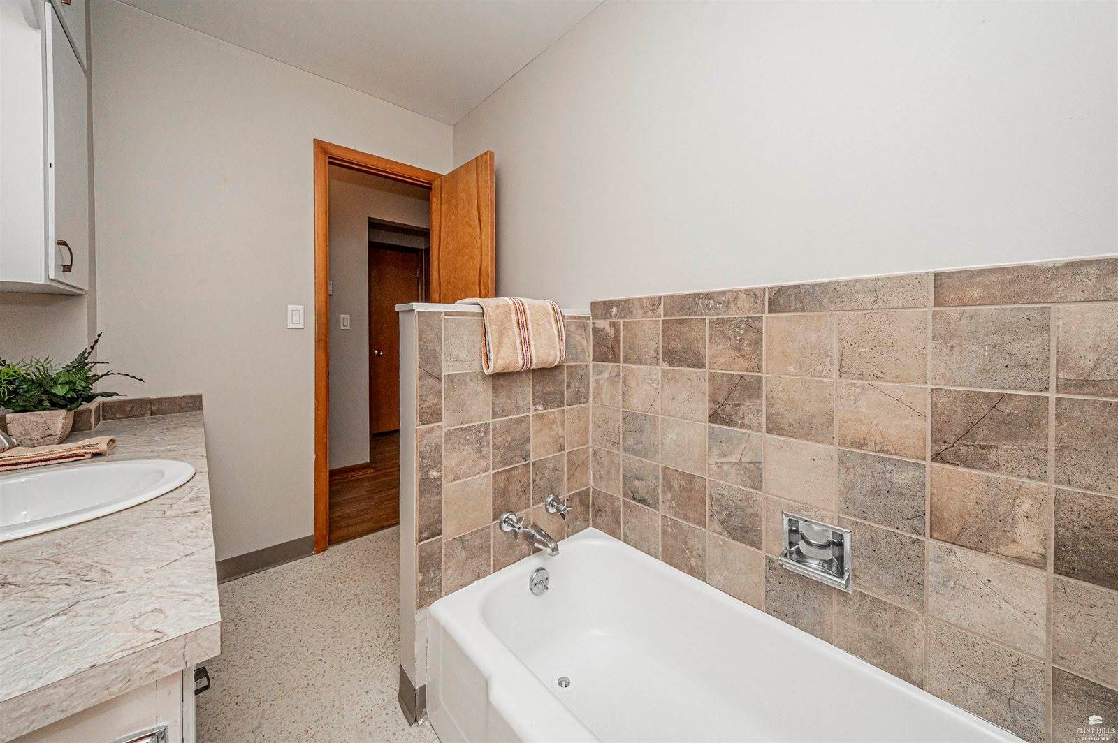 106 NW 16th Street, Abilene, KS 67410