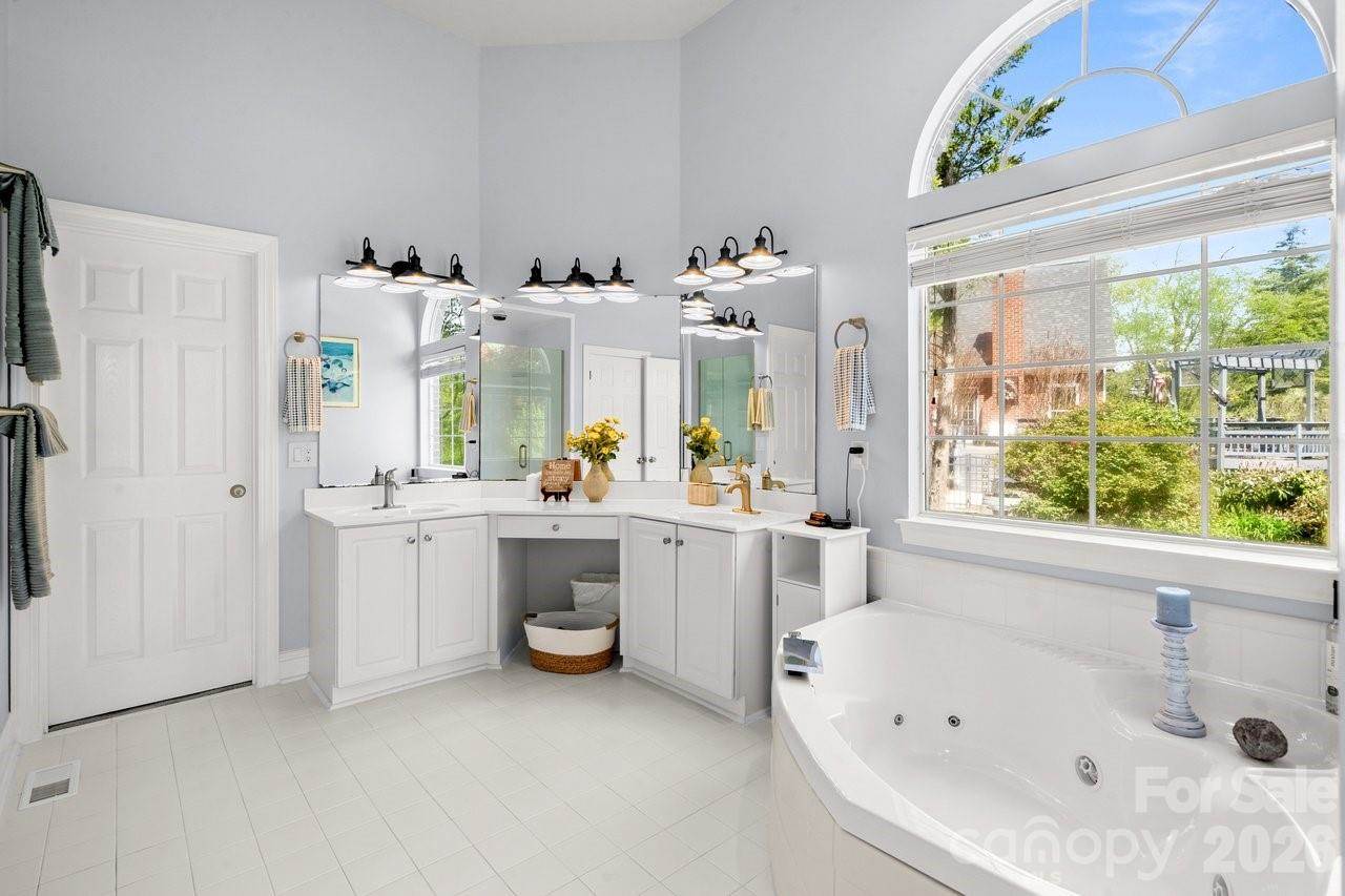 15746 Agincourt Drive, Huntersville, NC 28078