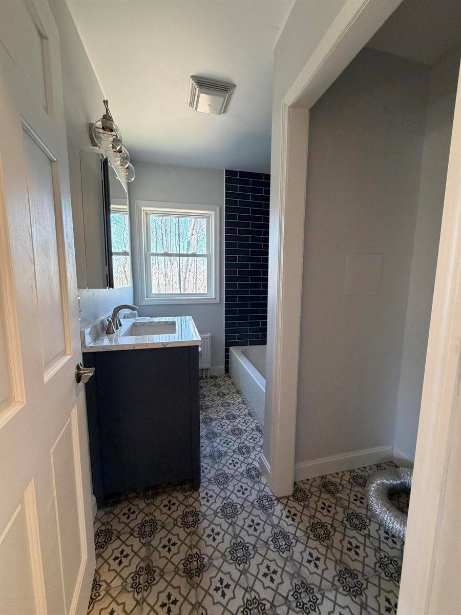 331 Enfield Road, Lincoln, ME 04457