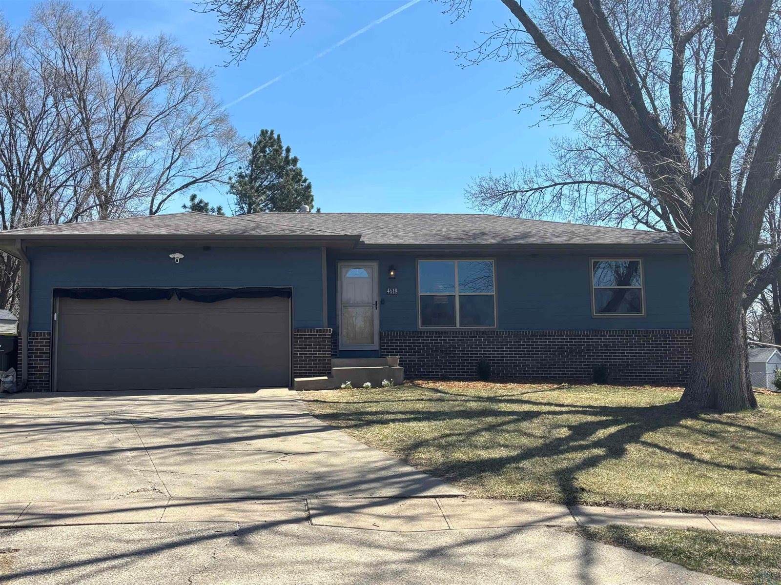 4618 Cherrywood Ln, Sioux City, IA 51106