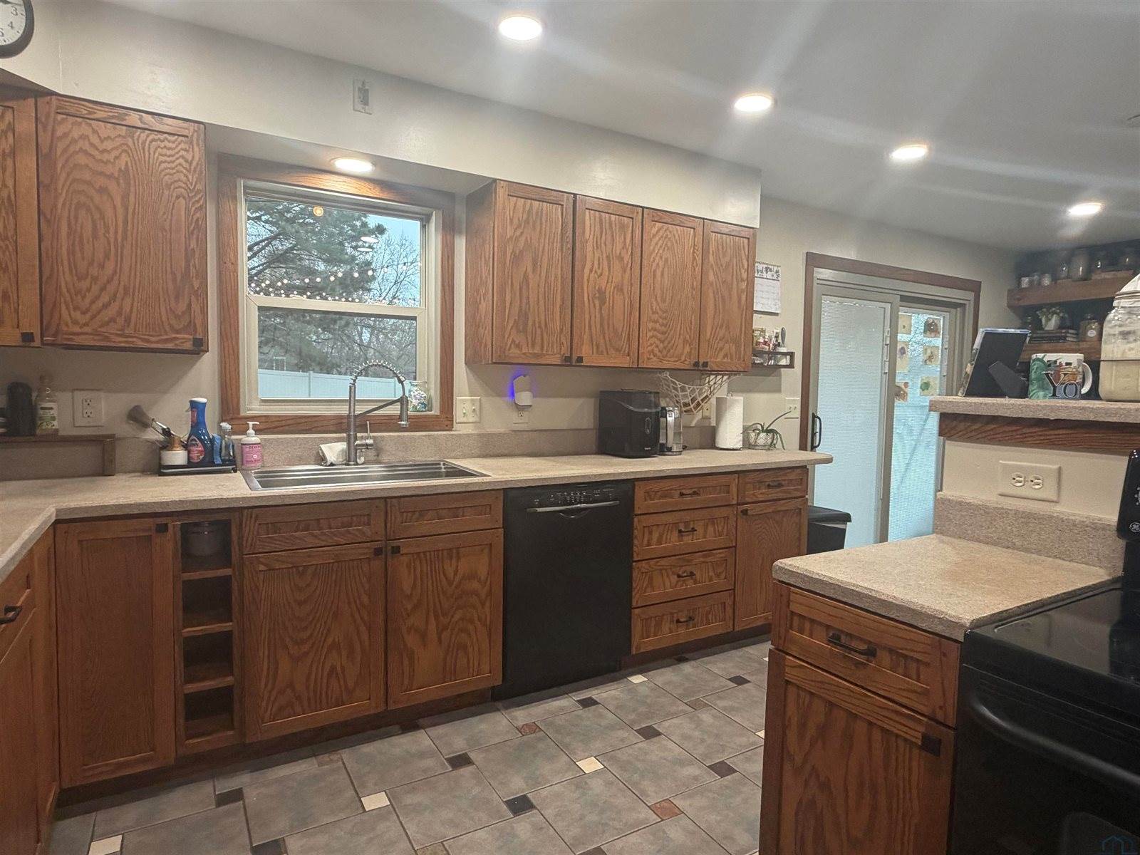 4618 Cherrywood Ln, Sioux City, IA 51106