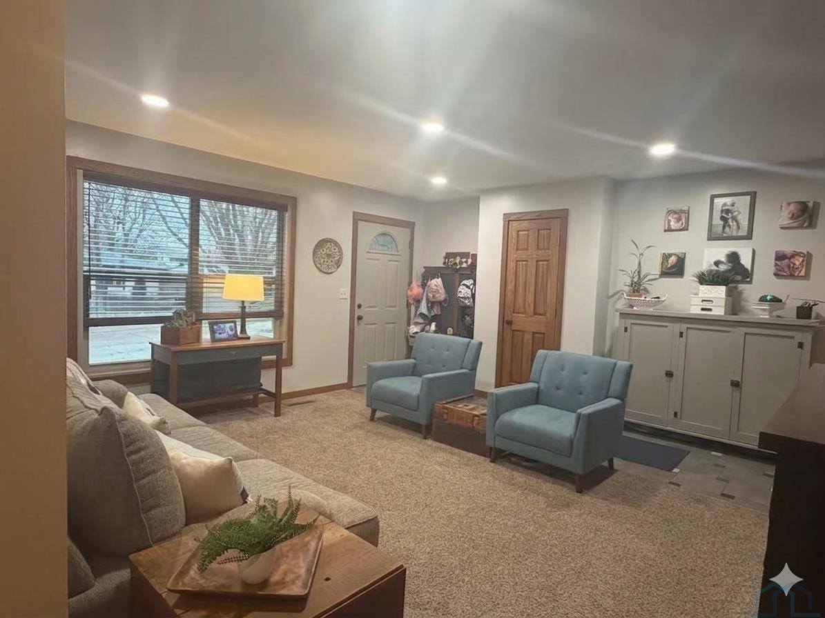 4618 Cherrywood Ln, Sioux City, IA 51106