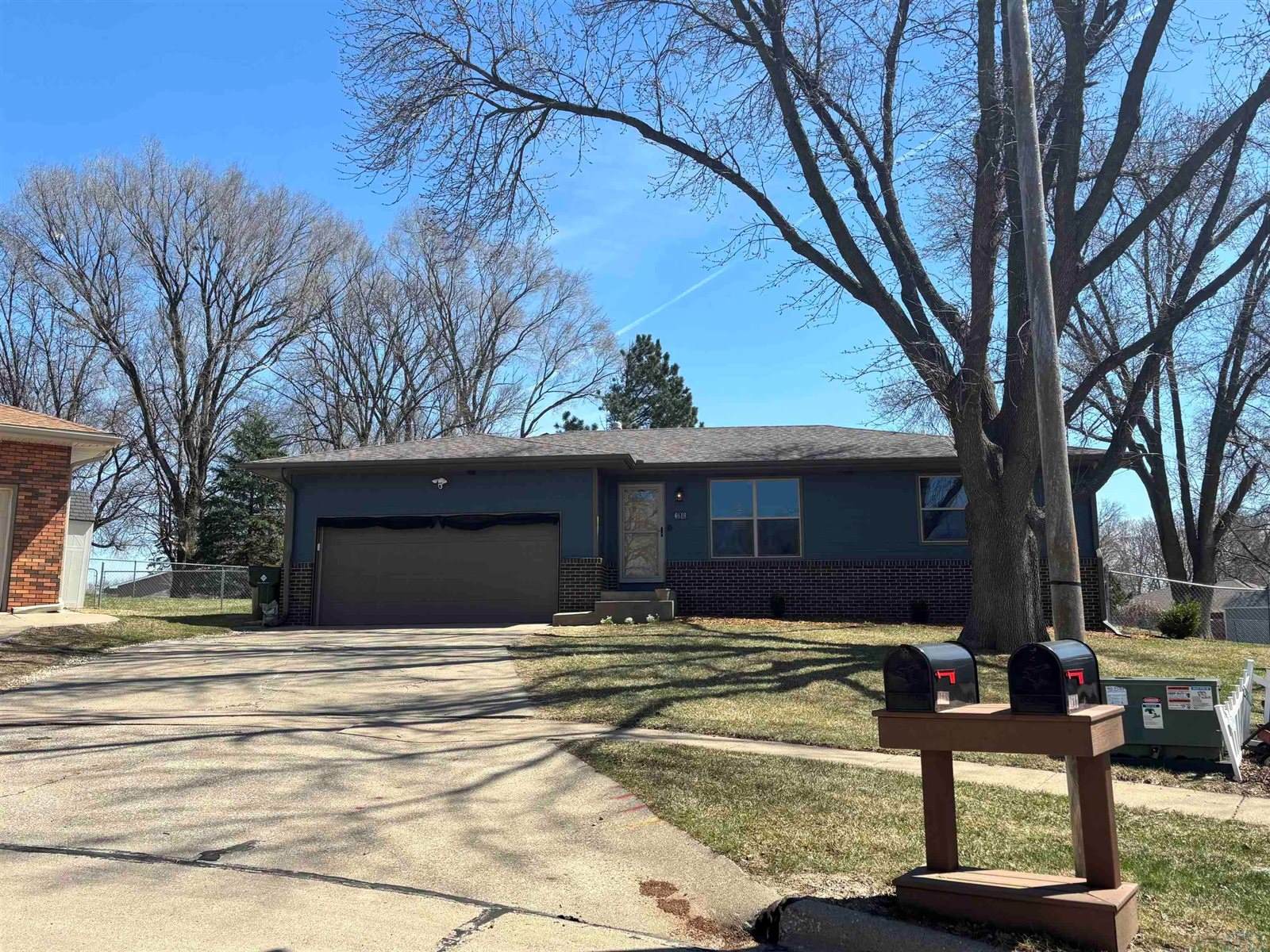 4618 Cherrywood Ln, Sioux City, IA 51106