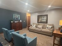 4618 Cherrywood Ln, Sioux City, IA 51106