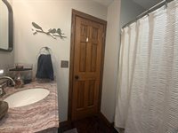 4618 Cherrywood Ln, Sioux City, IA 51106