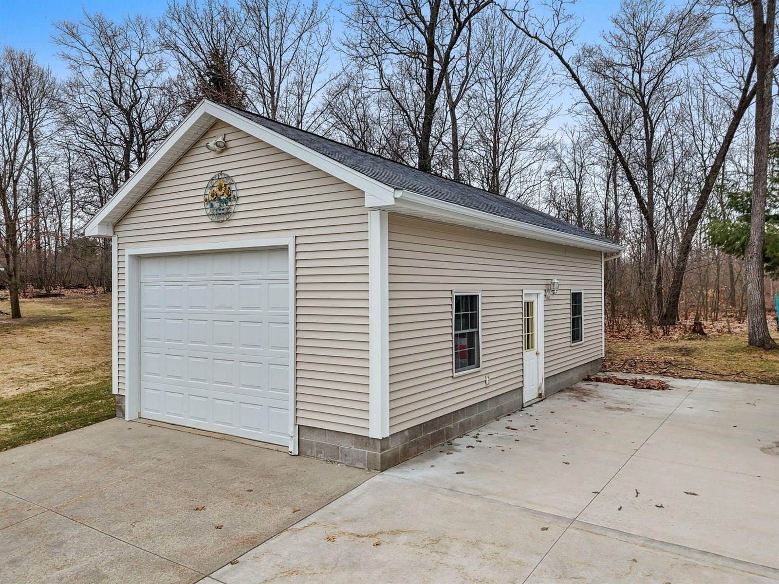 130 Frisco Drive, Houghton Lake, MI 48629