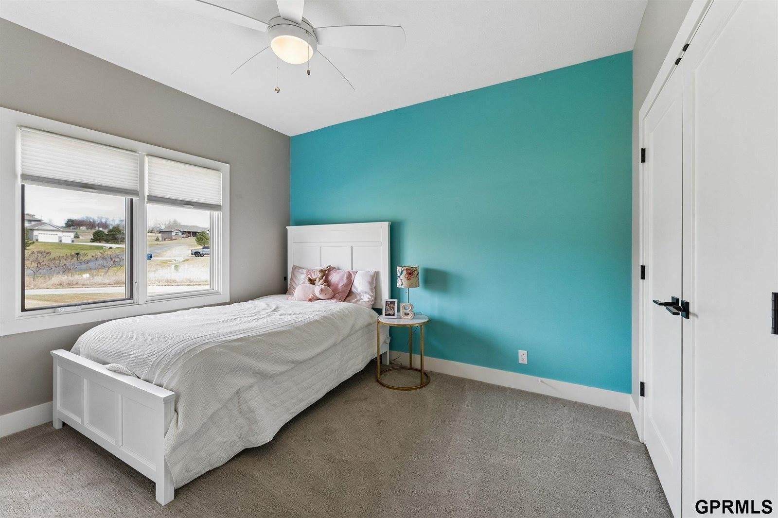 22321 Ponderosa Road, Gretna, NE 68028