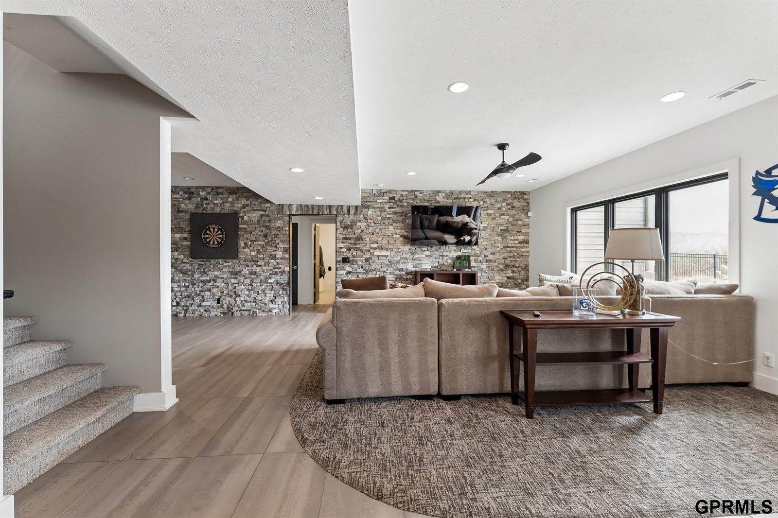 22321 Ponderosa Road, Gretna, NE 68028