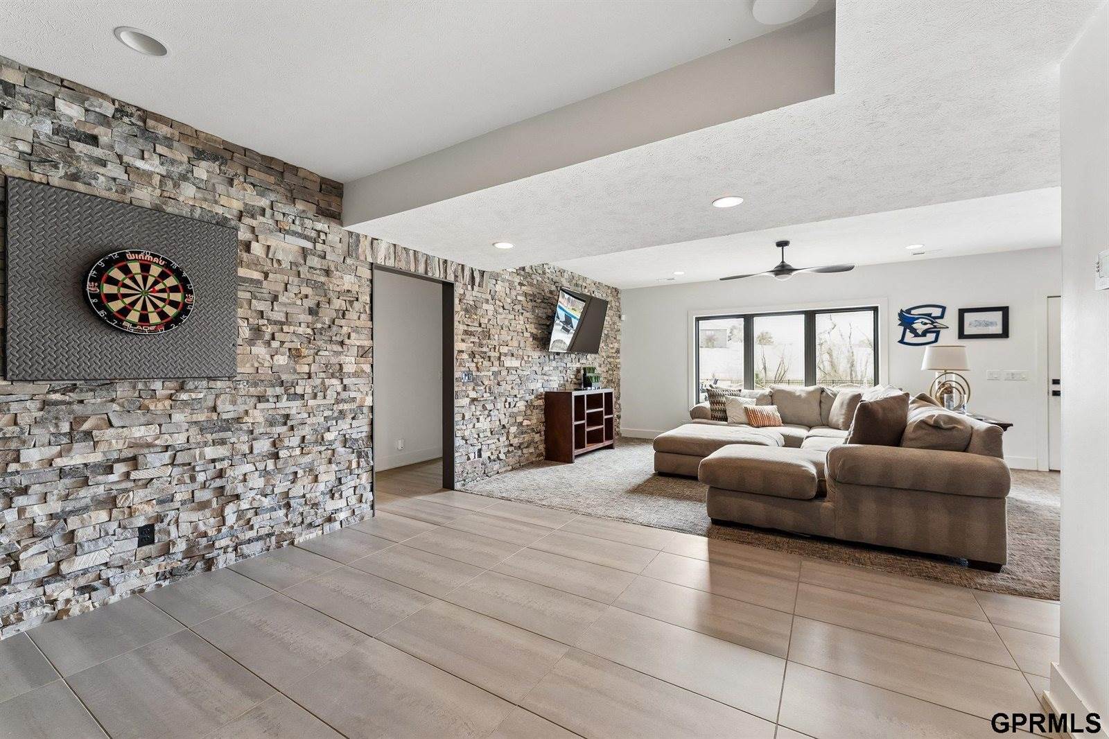 22321 Ponderosa Road, Gretna, NE 68028